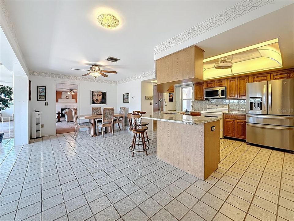 En Venta: $569,000 (3 camas, 2 baños, 2400 Pies cuadrados)