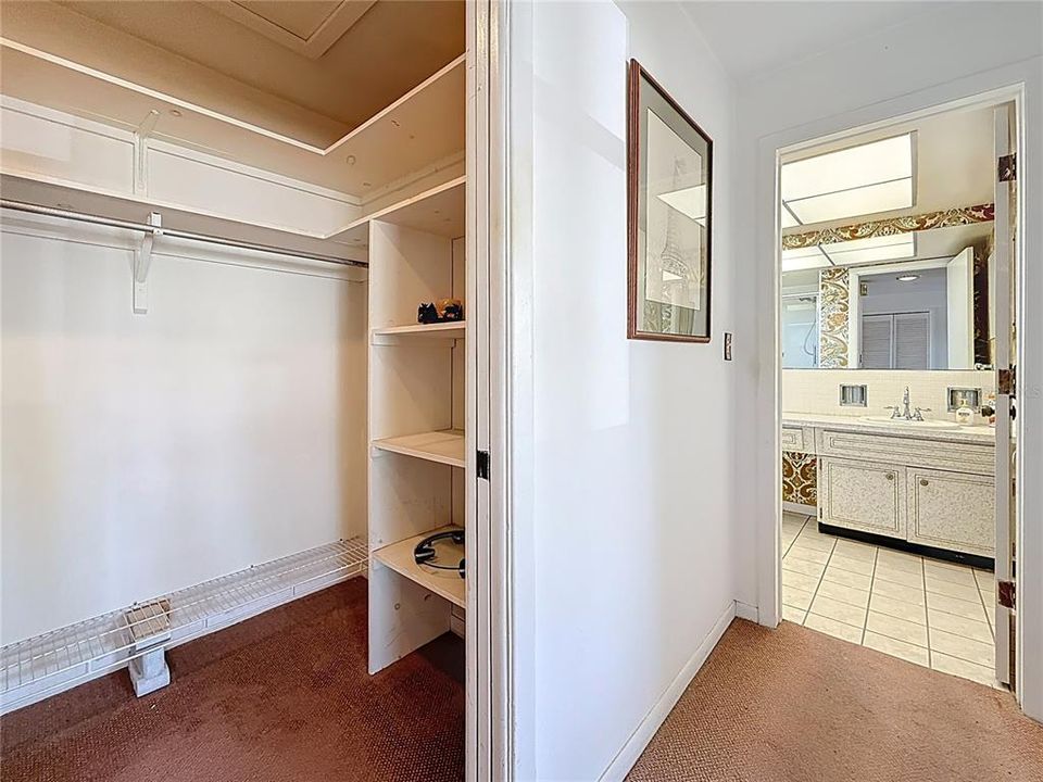 En Venta: $569,000 (3 camas, 2 baños, 2400 Pies cuadrados)