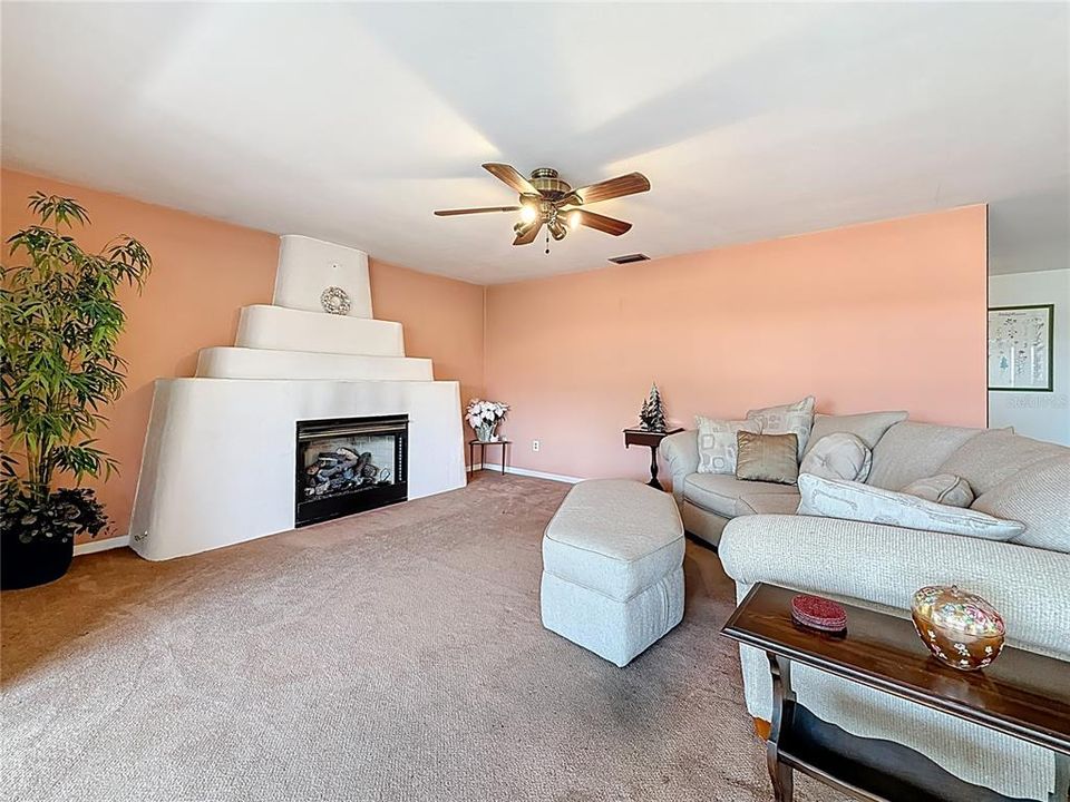 En Venta: $569,000 (3 camas, 2 baños, 2400 Pies cuadrados)