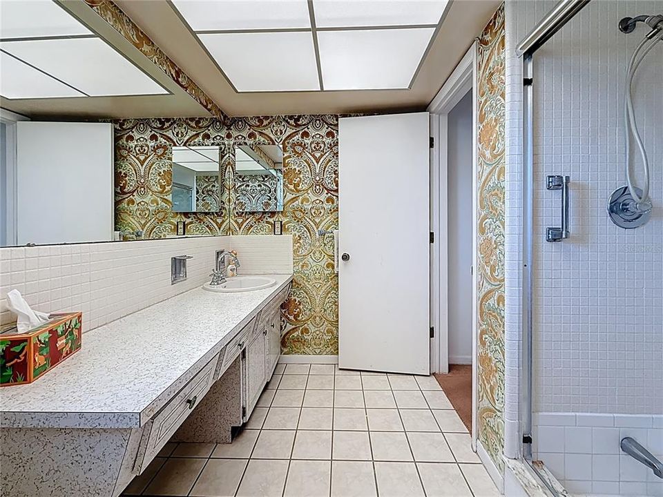 En Venta: $569,000 (3 camas, 2 baños, 2400 Pies cuadrados)