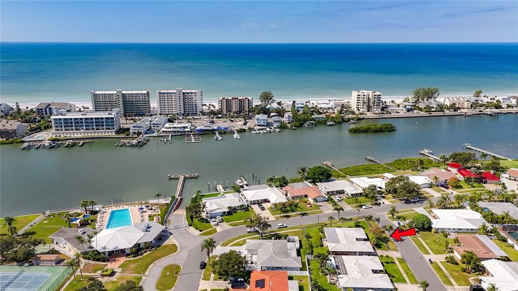 En Venta: $569,000 (3 camas, 2 baños, 2400 Pies cuadrados)