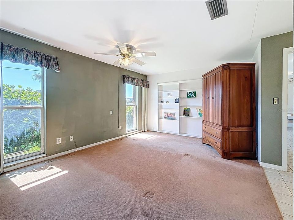 En Venta: $569,000 (3 camas, 2 baños, 2400 Pies cuadrados)