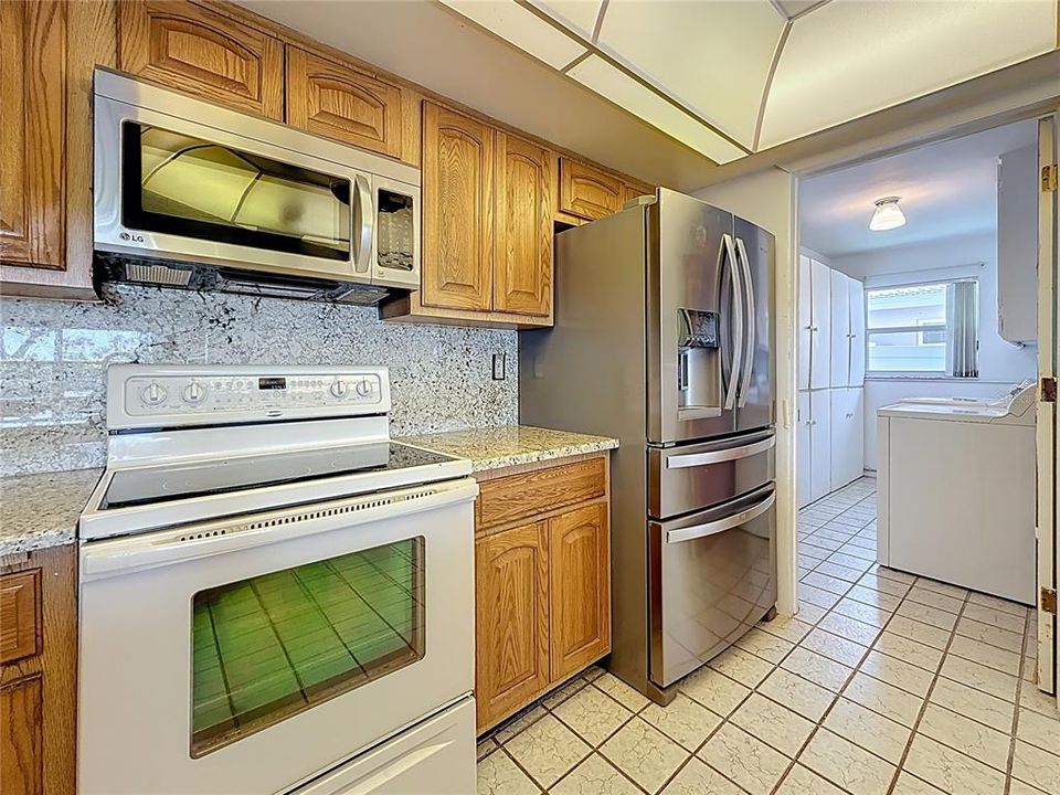 En Venta: $569,000 (3 camas, 2 baños, 2400 Pies cuadrados)