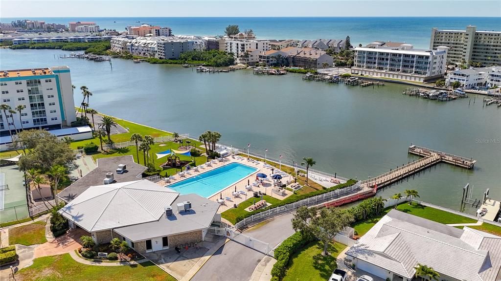 En Venta: $569,000 (3 camas, 2 baños, 2400 Pies cuadrados)