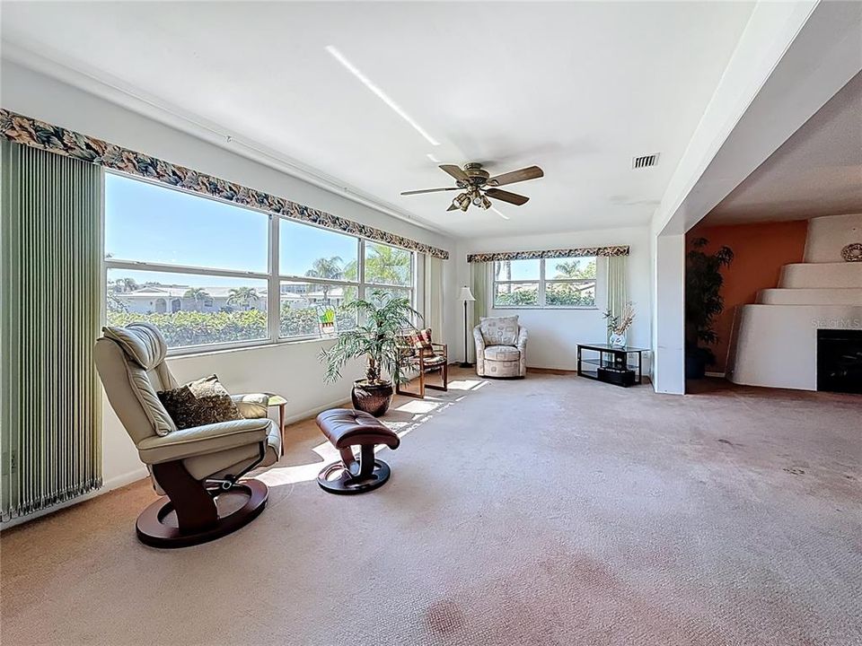 En Venta: $569,000 (3 camas, 2 baños, 2400 Pies cuadrados)