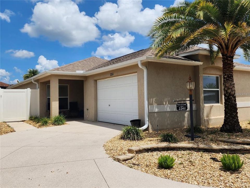 Под контрактом: $2,025 (2 спален, 2 ванн, 1161 Квадратных фут)