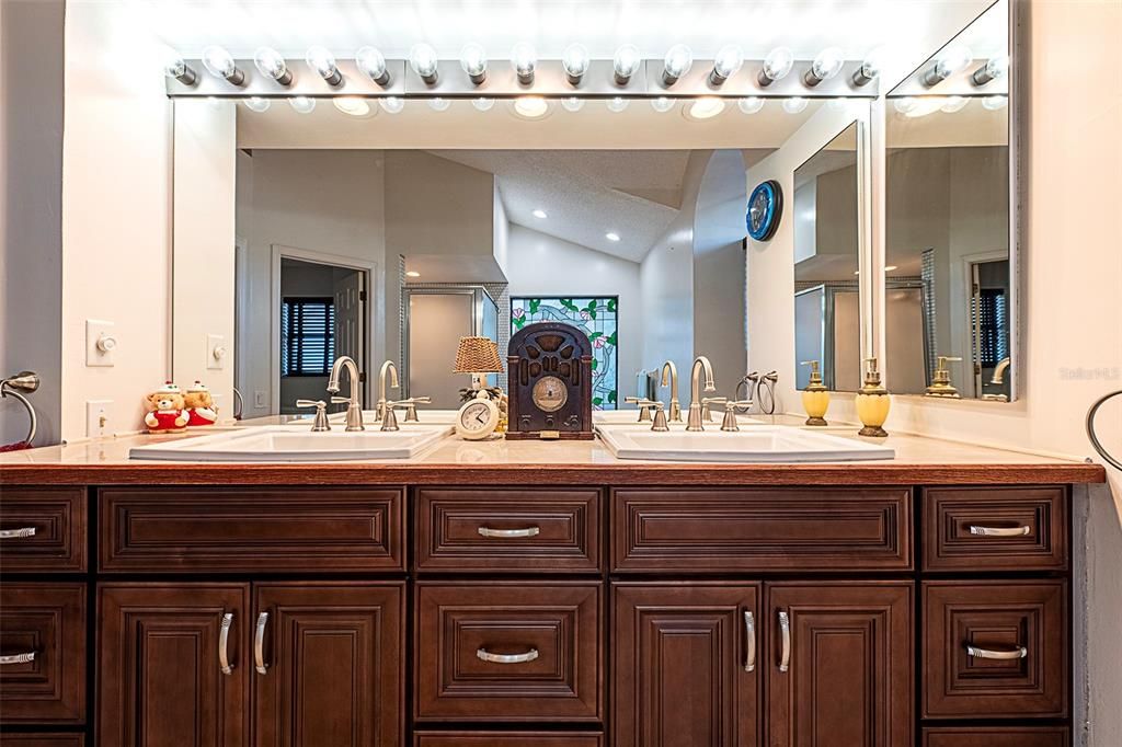 For Sale: $800,000 (4 beds, 3 baths, 2830 Square Feet)