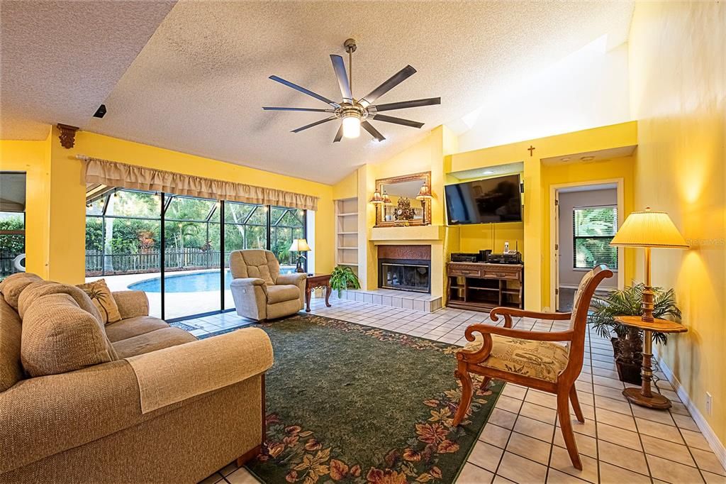 For Sale: $800,000 (4 beds, 3 baths, 2830 Square Feet)