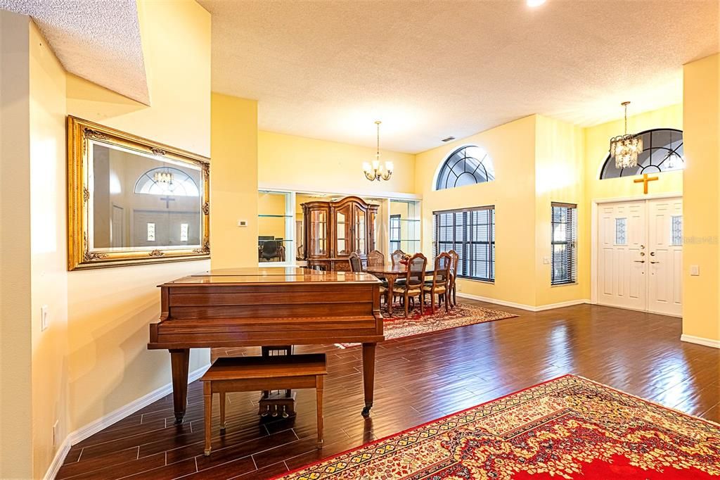 For Sale: $800,000 (4 beds, 3 baths, 2830 Square Feet)