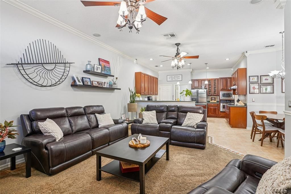 待售: $645,000 (4 贝兹, 3 浴室, 3000 平方英尺)