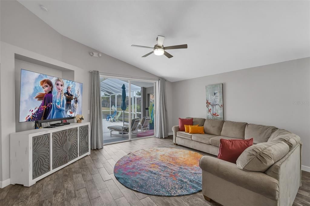 En Venta: $499,999 (4 camas, 3 baños, 1822 Pies cuadrados)