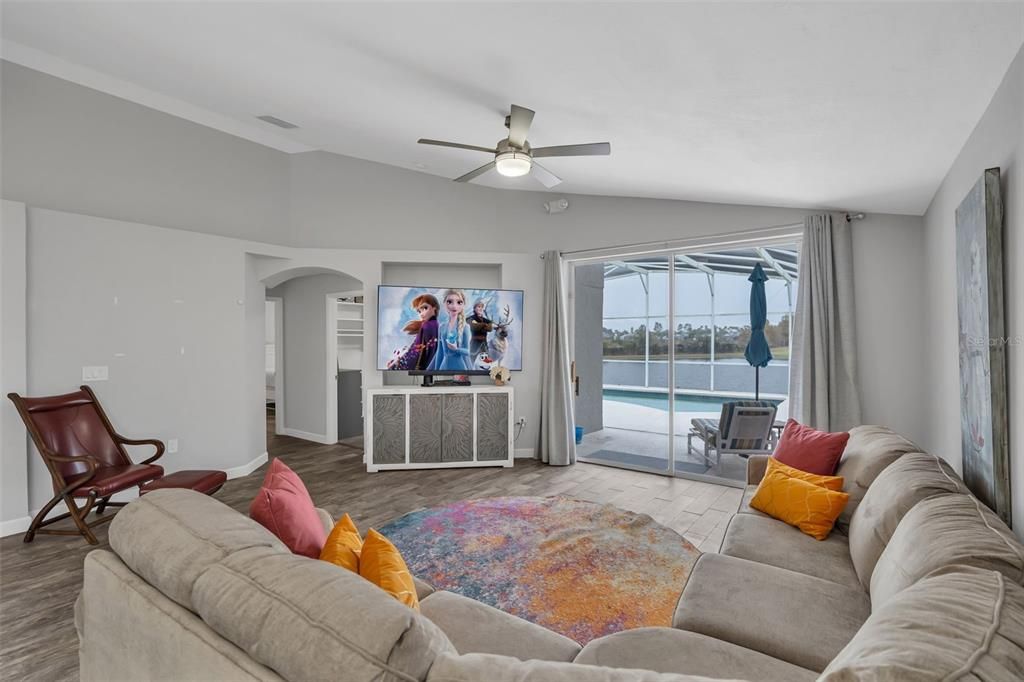 En Venta: $499,999 (4 camas, 3 baños, 1822 Pies cuadrados)