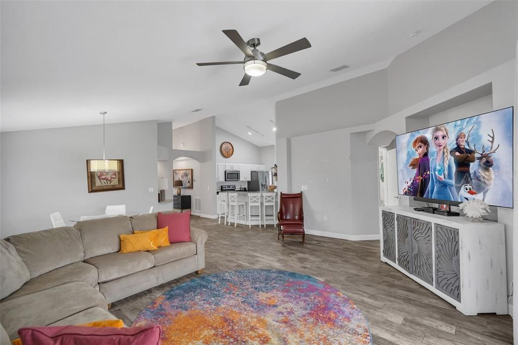 En Venta: $499,999 (4 camas, 3 baños, 1822 Pies cuadrados)