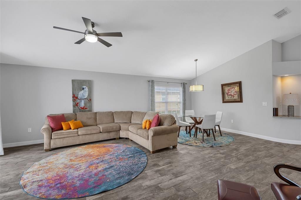 En Venta: $499,999 (4 camas, 3 baños, 1822 Pies cuadrados)