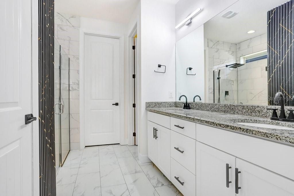 For Sale: $449,900 (4 beds, 2 baths, 2537 Square Feet)