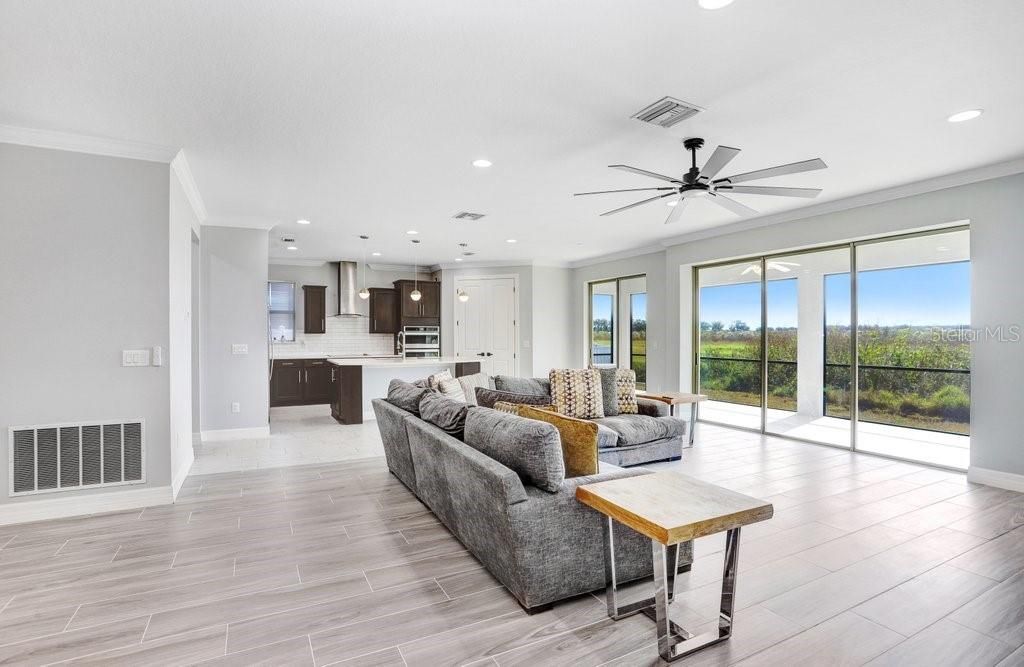 For Sale: $449,900 (4 beds, 2 baths, 2537 Square Feet)