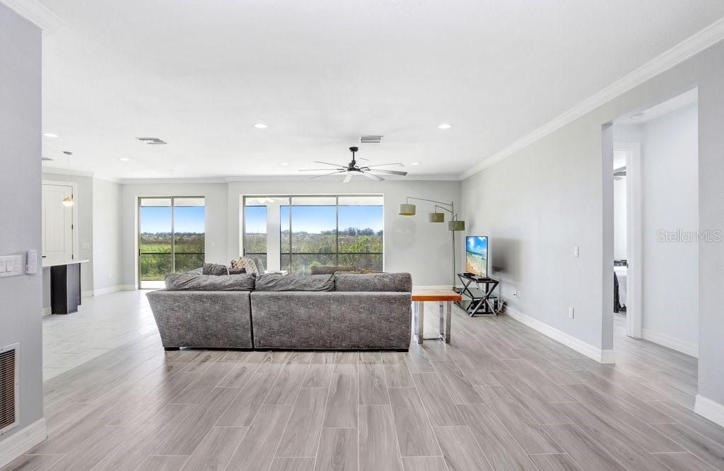 For Sale: $449,900 (4 beds, 2 baths, 2537 Square Feet)