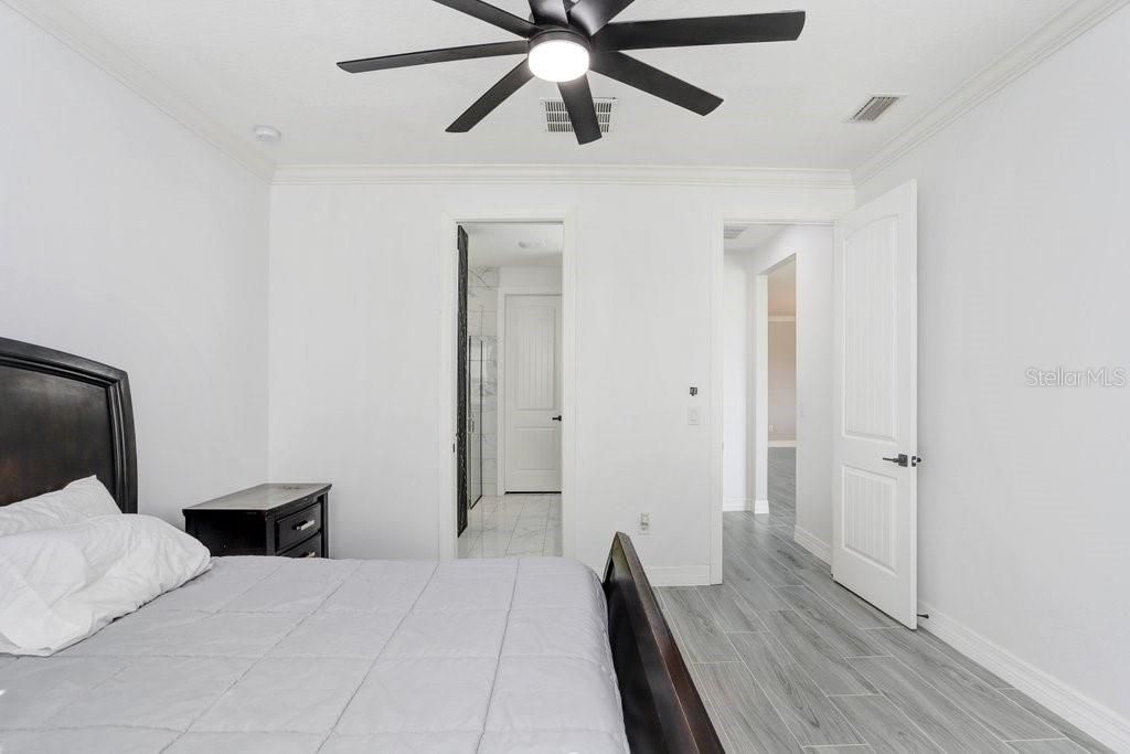 For Sale: $449,900 (4 beds, 2 baths, 2537 Square Feet)