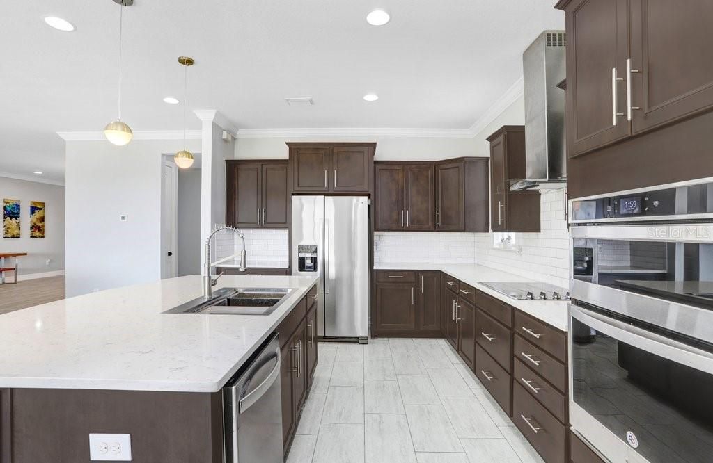 For Sale: $449,900 (4 beds, 2 baths, 2537 Square Feet)