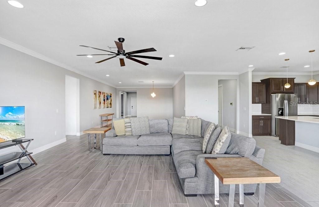 For Sale: $449,900 (4 beds, 2 baths, 2537 Square Feet)