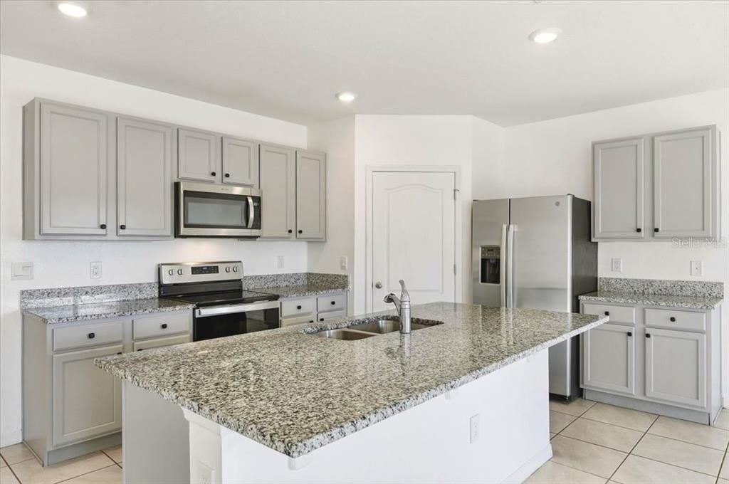 待售: $309,990 (4 贝兹, 2 浴室, 1851 平方英尺)