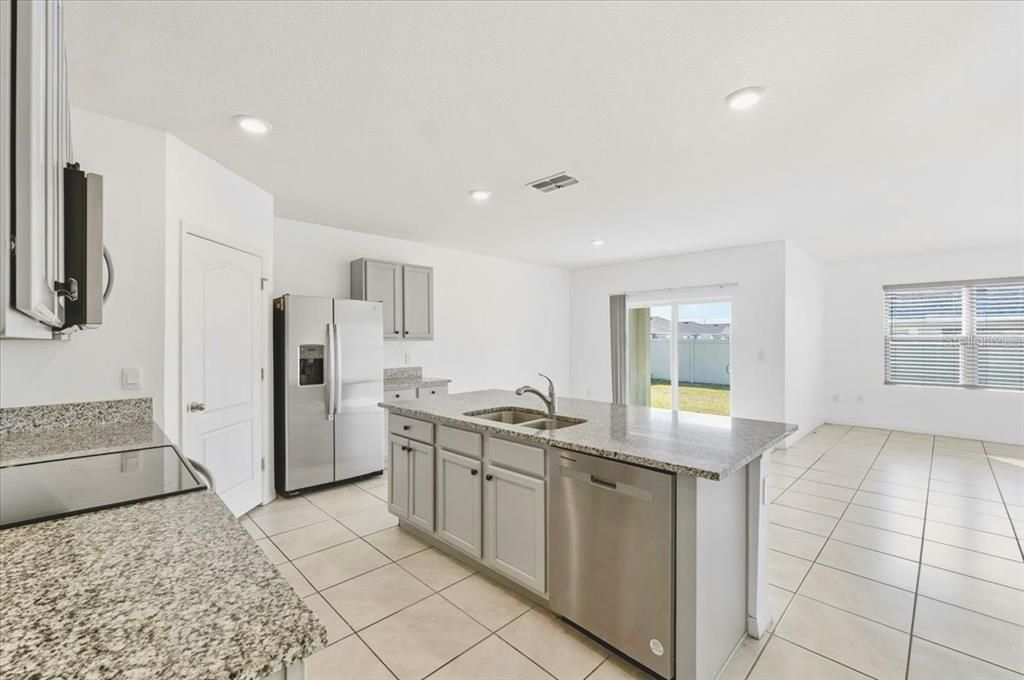 待售: $309,990 (4 贝兹, 2 浴室, 1851 平方英尺)