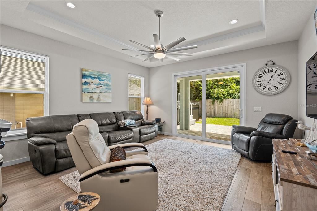 待售: $425,000 (2 贝兹, 2 浴室, 1123 平方英尺)