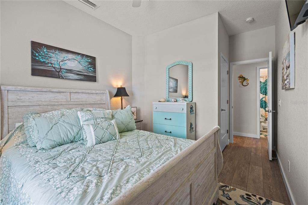 待售: $425,000 (2 贝兹, 2 浴室, 1123 平方英尺)