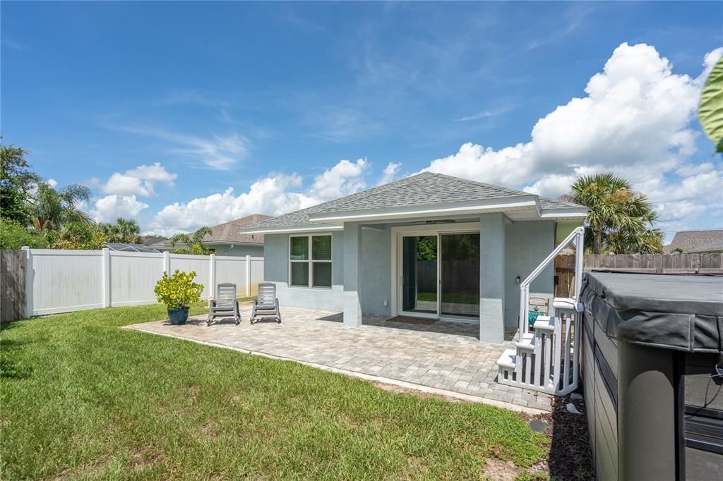 待售: $425,000 (2 贝兹, 2 浴室, 1123 平方英尺)