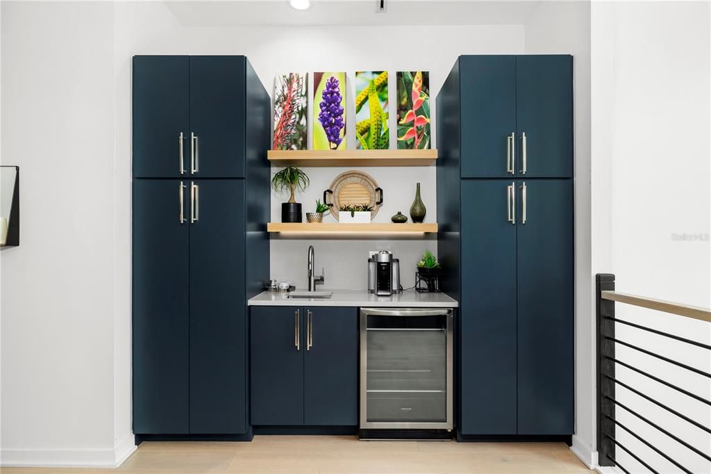 На продажу: $3,100,000 (6 спален, 5 ванн, 4891 Квадратных фут)