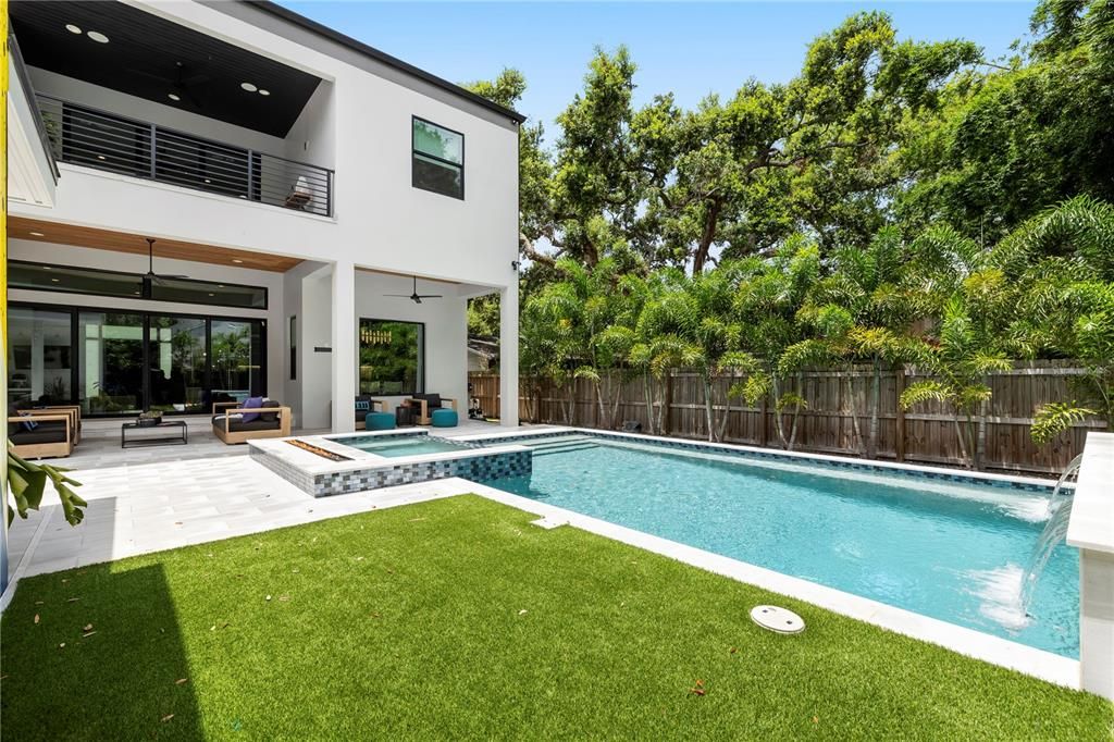 На продажу: $3,100,000 (6 спален, 5 ванн, 4891 Квадратных фут)