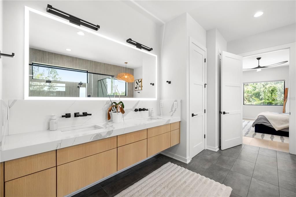 На продажу: $3,100,000 (6 спален, 5 ванн, 4891 Квадратных фут)