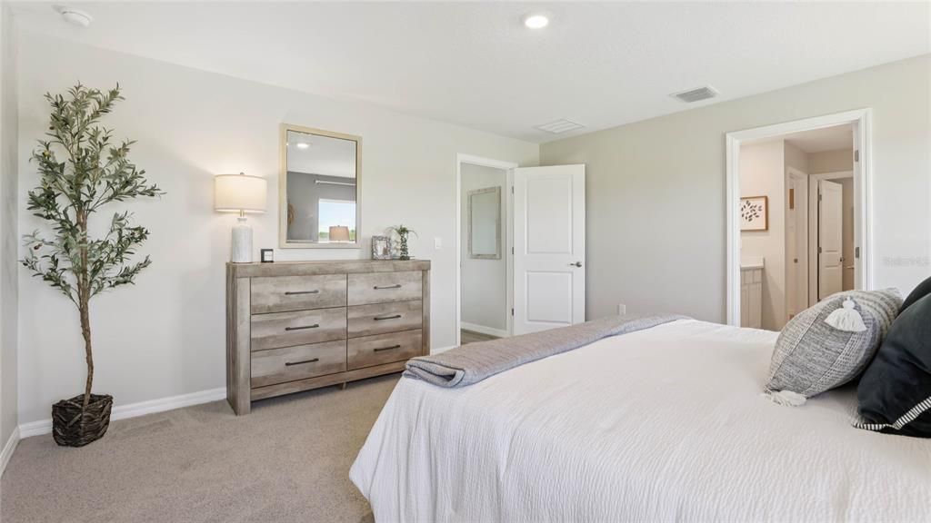 For Sale: $321,965 (5 beds, 3 baths, 2077 Square Feet)