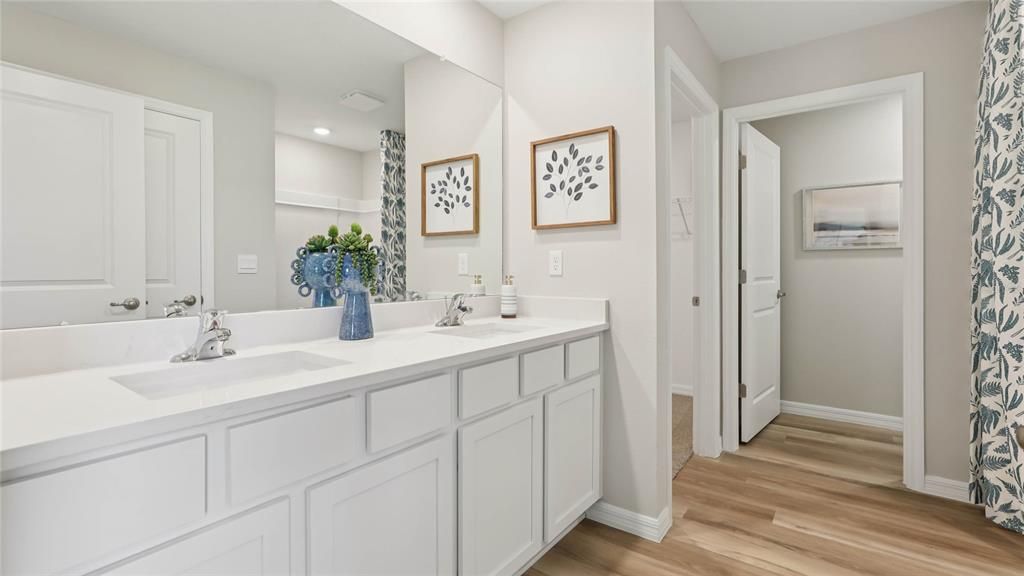 For Sale: $321,965 (5 beds, 3 baths, 2077 Square Feet)