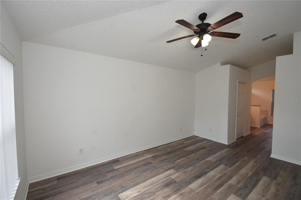 For Rent: $2,000 (3 beds, 2 baths, 1820 Square Feet)