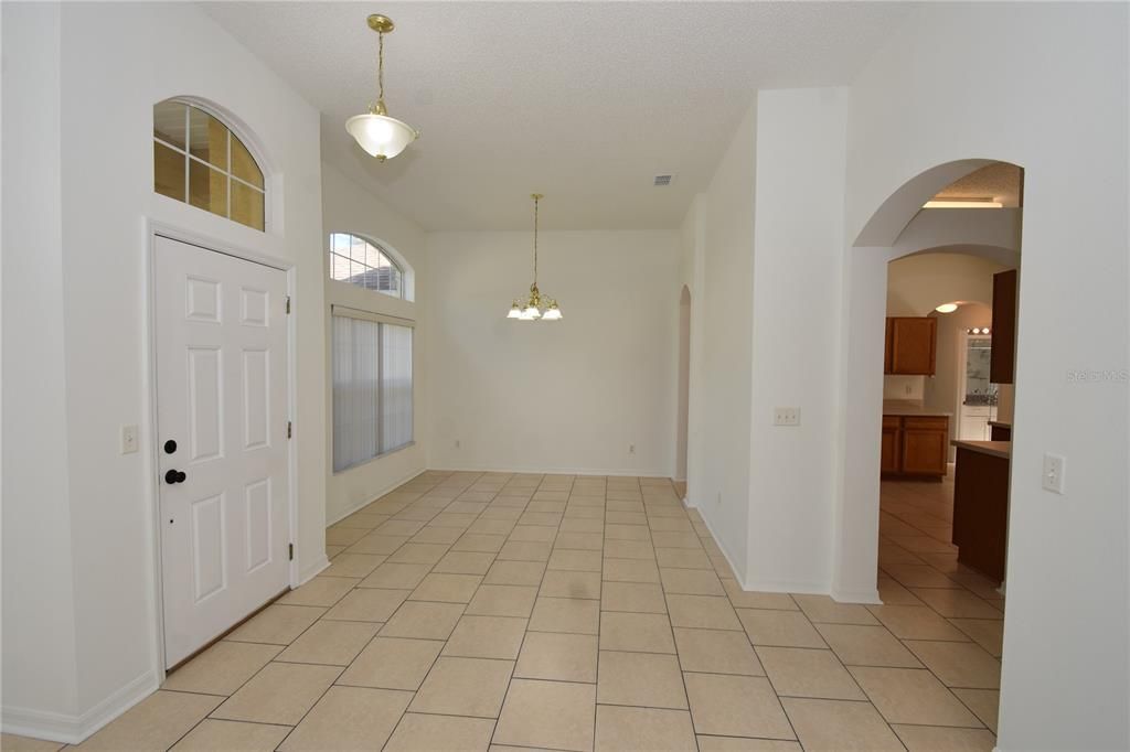 For Rent: $2,000 (3 beds, 2 baths, 1820 Square Feet)