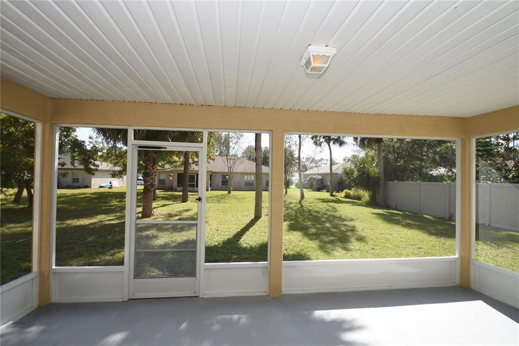 For Rent: $2,000 (3 beds, 2 baths, 1820 Square Feet)