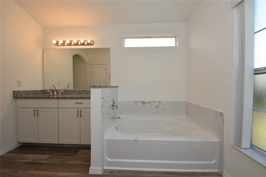 For Rent: $2,000 (3 beds, 2 baths, 1820 Square Feet)