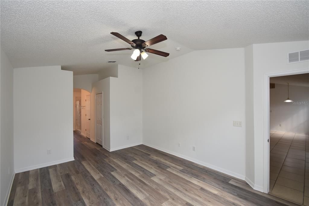 For Rent: $2,000 (3 beds, 2 baths, 1820 Square Feet)
