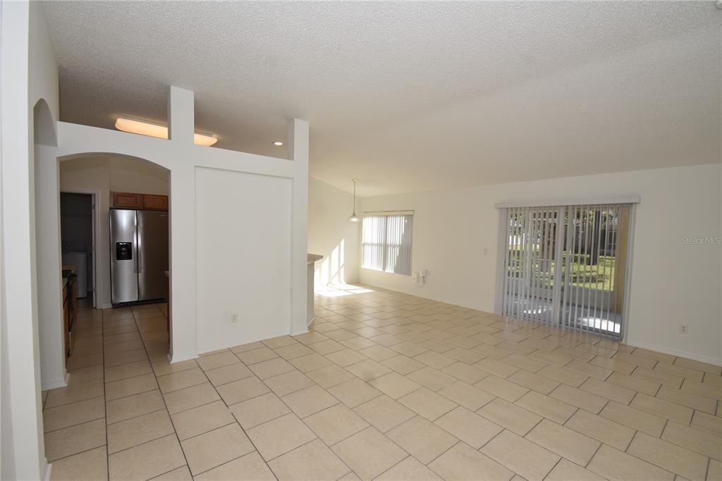 For Rent: $2,000 (3 beds, 2 baths, 1820 Square Feet)
