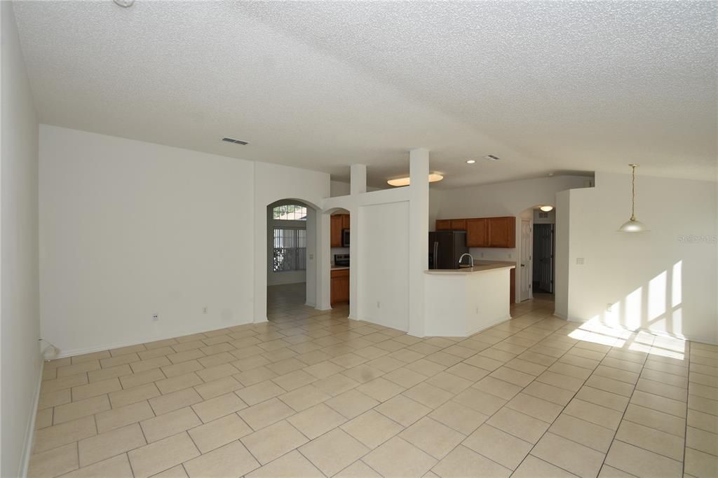 For Rent: $2,000 (3 beds, 2 baths, 1820 Square Feet)