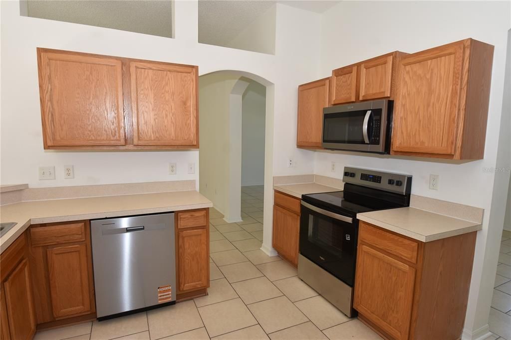 For Rent: $2,000 (3 beds, 2 baths, 1820 Square Feet)