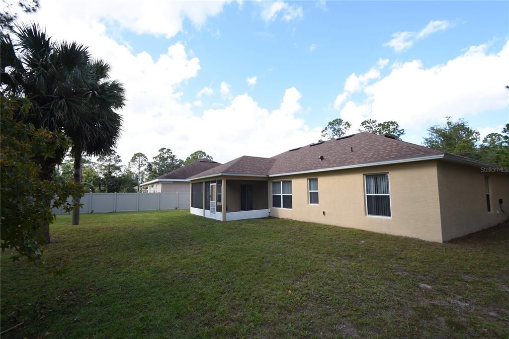 For Rent: $2,000 (3 beds, 2 baths, 1820 Square Feet)