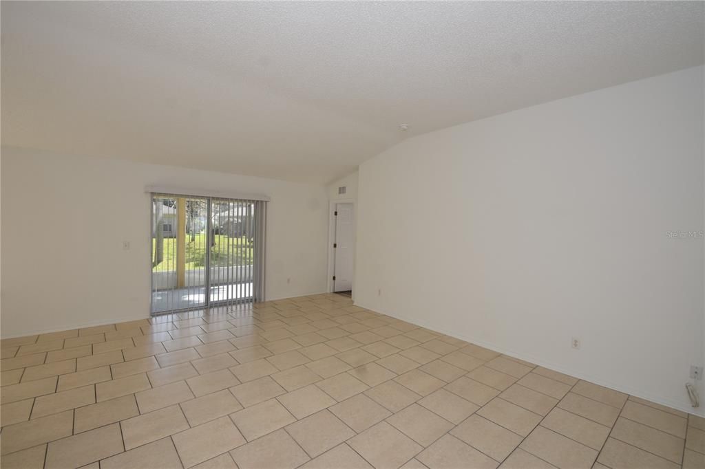 For Rent: $2,000 (3 beds, 2 baths, 1820 Square Feet)
