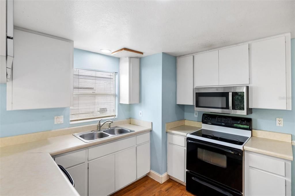 For Sale: $299,900 (3 beds, 2 baths, 1500 Square Feet)