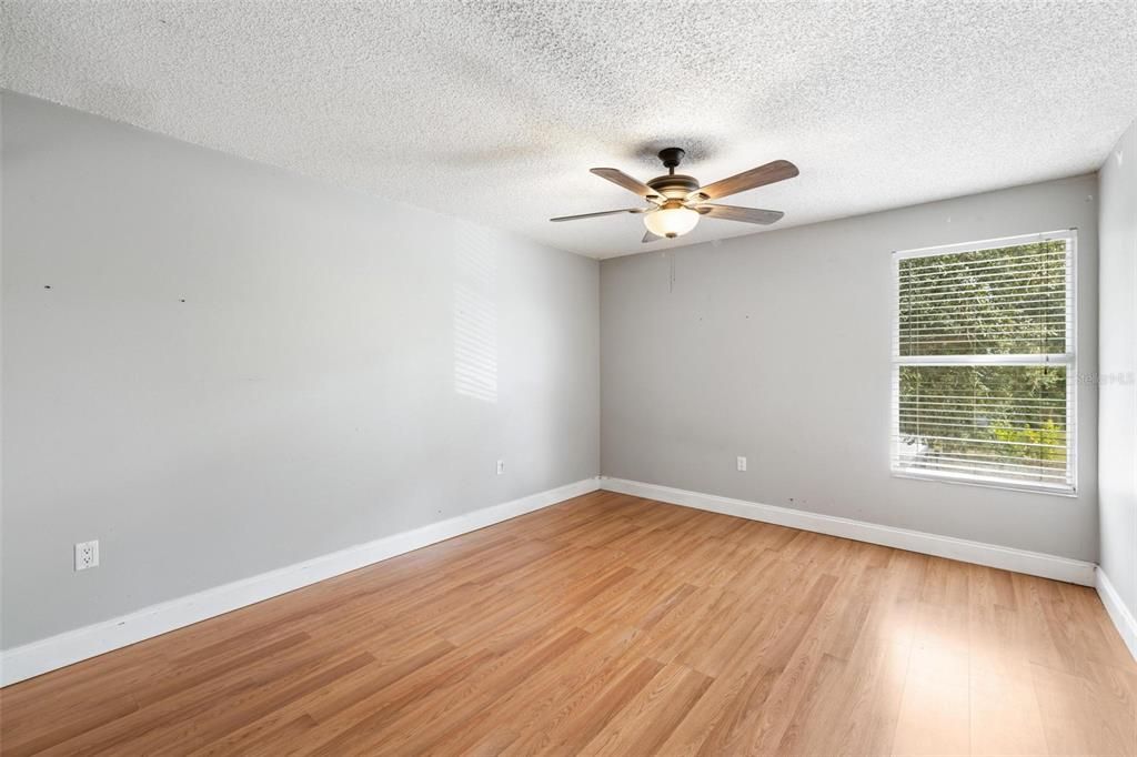 For Sale: $299,900 (3 beds, 2 baths, 1500 Square Feet)