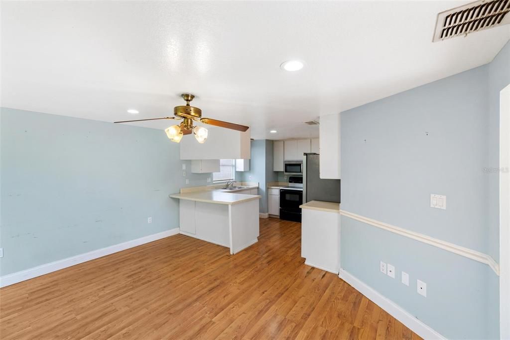 For Sale: $299,900 (3 beds, 2 baths, 1500 Square Feet)