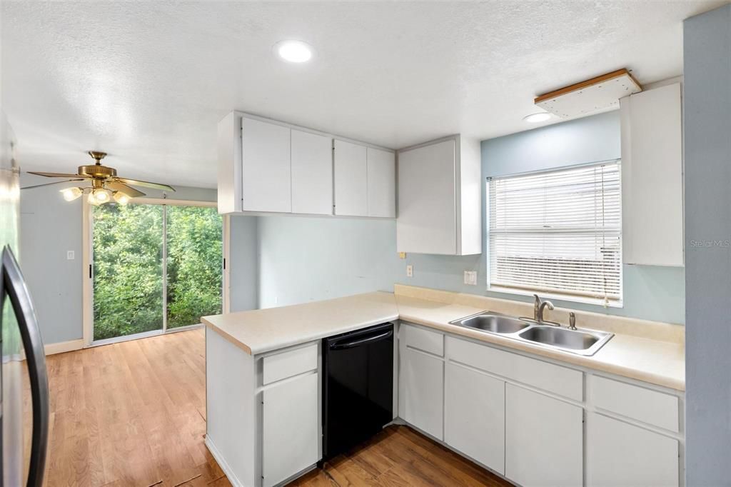 For Sale: $299,900 (3 beds, 2 baths, 1500 Square Feet)