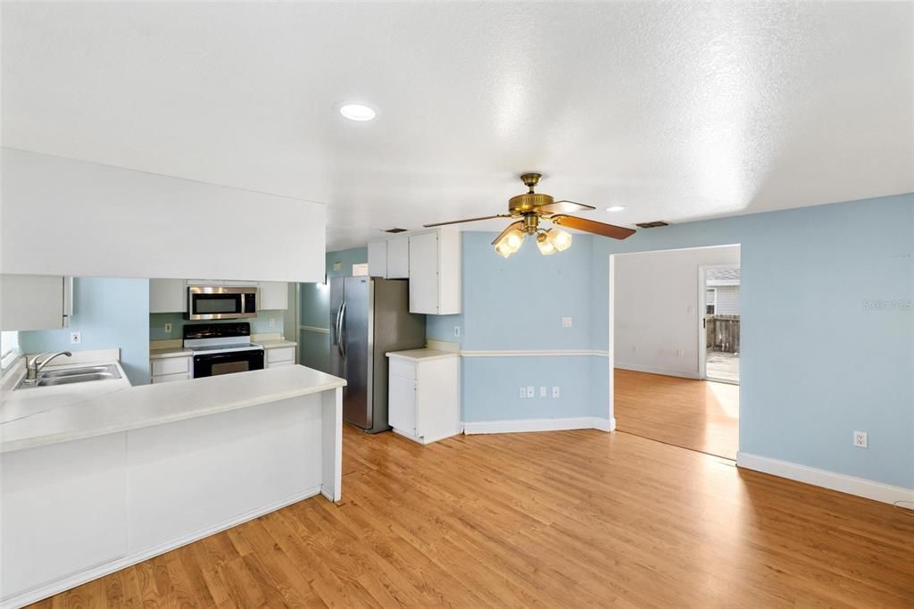 For Sale: $299,900 (3 beds, 2 baths, 1500 Square Feet)