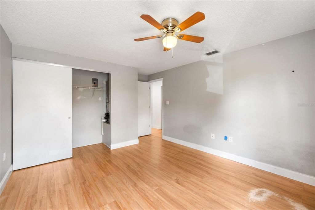 For Sale: $299,900 (3 beds, 2 baths, 1500 Square Feet)